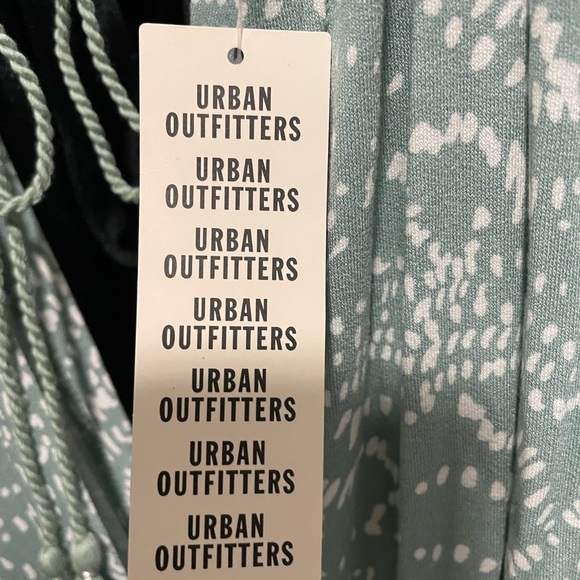 Urban Outfitter V-neck Romper - Picture 5 of 6